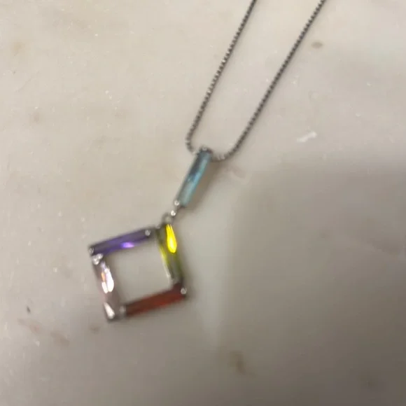 “Panache” Beautifully Designed Multi Colored Necklace with Earrings - Picture 3 of 4